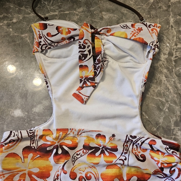 Bathing suit - Picture 2 of 2